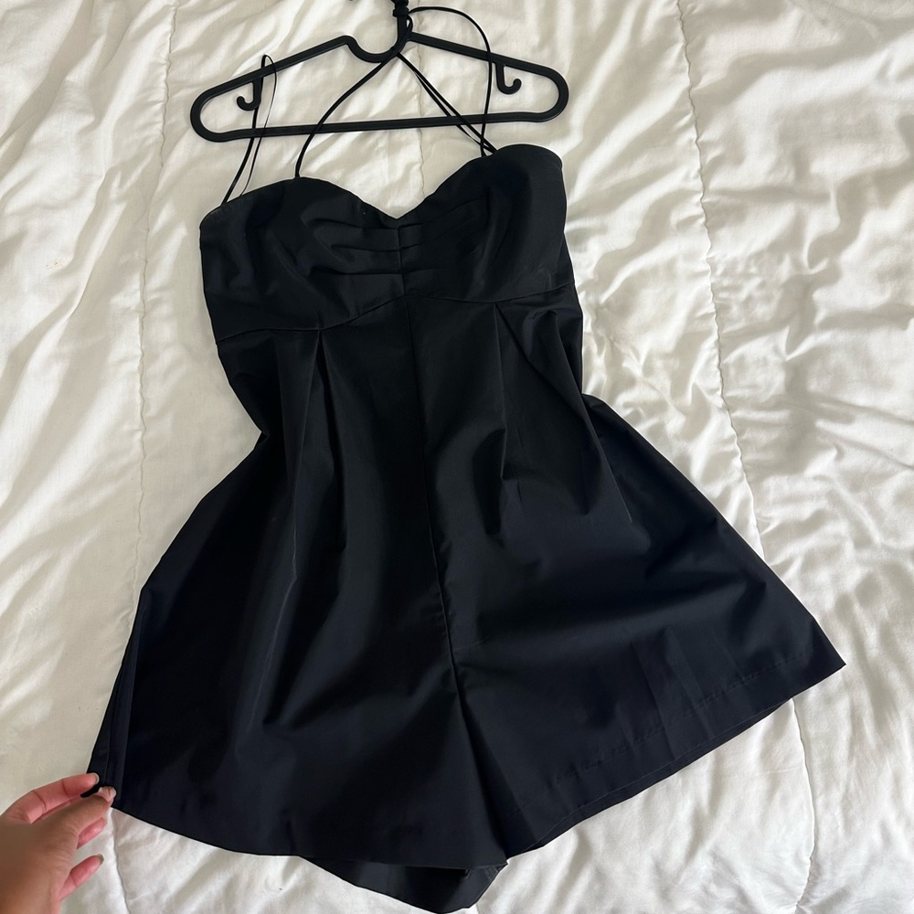 Black babydoll romper with pockets !
Suit material